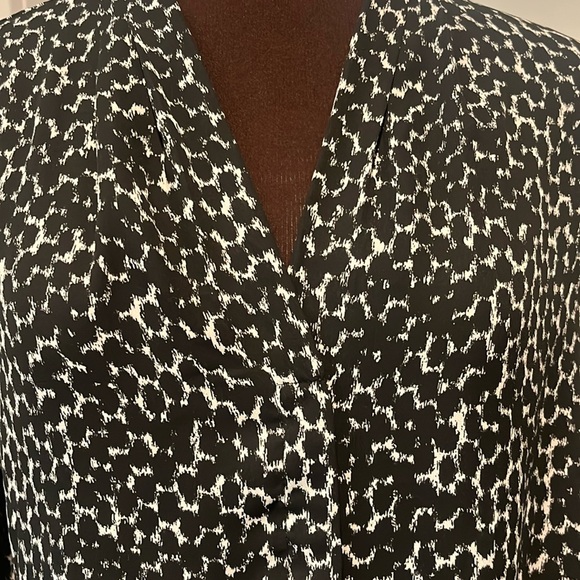 Violet & Claire Black and White Blouse Size Medium - Picture 3 of 10